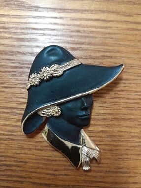 VINTAGE SIGNED TORINO Black Lady Gold Tone Pendant Size:OS   Torino